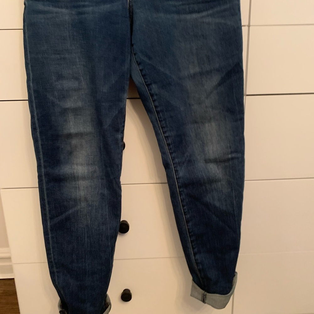 Boyfriend cut denim distressed jeans